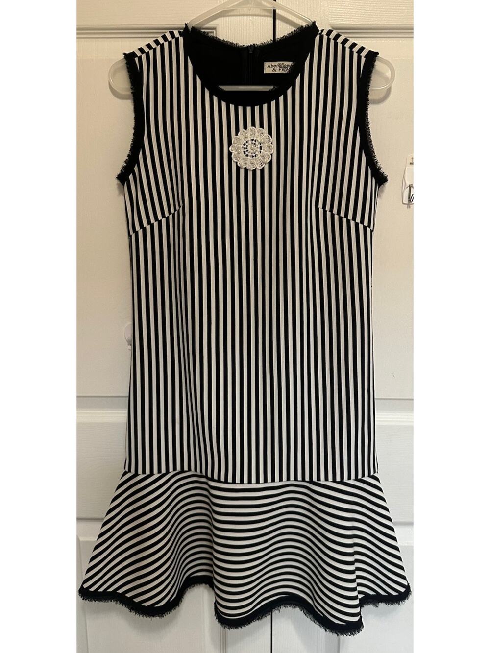 Abercrombie & Fitch Black & White Striped Shift Dress Drop Waist Raw Hem Size M
